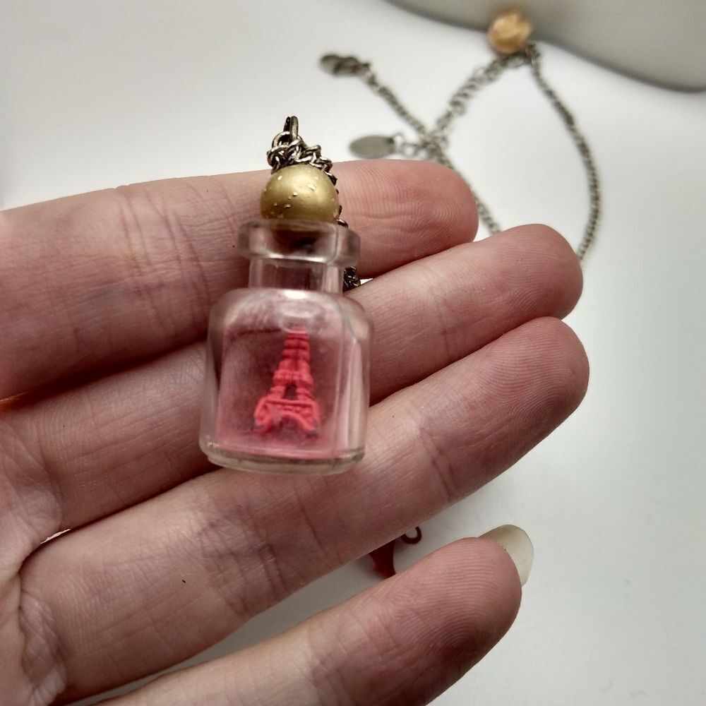 AdorableĀ minis Eifelātower in jar necklace Paris France cuteā - Picture 2 of 3